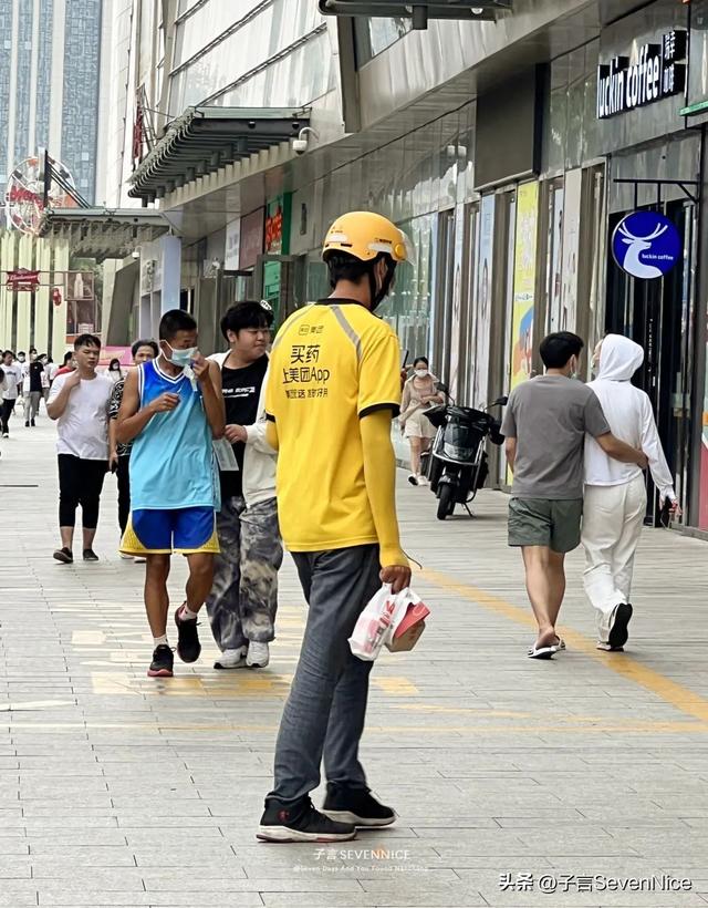 唯美有意境的女生背影图片  路还长 背影要直要美，女生背影唯美图片高清 意境（每张照片的背后是一个怎样的故事）