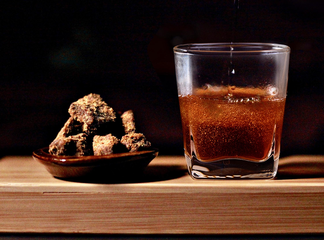 红糖鸡蛋水的功效与作用，红糖冲鸡蛋有什么作用与功效（常喝红糖鸡蛋水的女人）