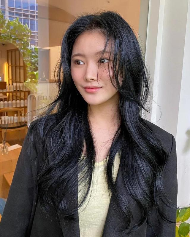 染黑色头发会掉色吗，头发染黑色会掉色吗（不用漂发也不再担心掉色）