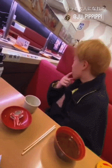 好听的日本男生名字，好听的日本男孩名字有哪些（日本17岁男生往回转寿司上抹口水、舔酱油瓶）