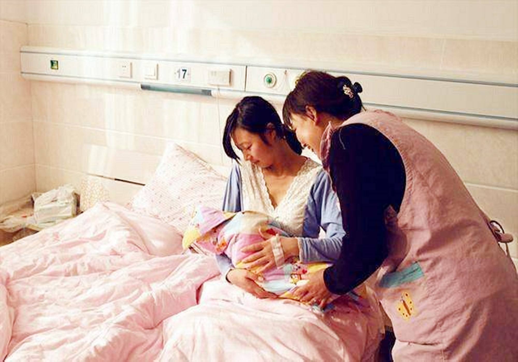 初生婴儿怎么抱,新生儿"第一抱"由谁来最好-生肖-荣耀易学