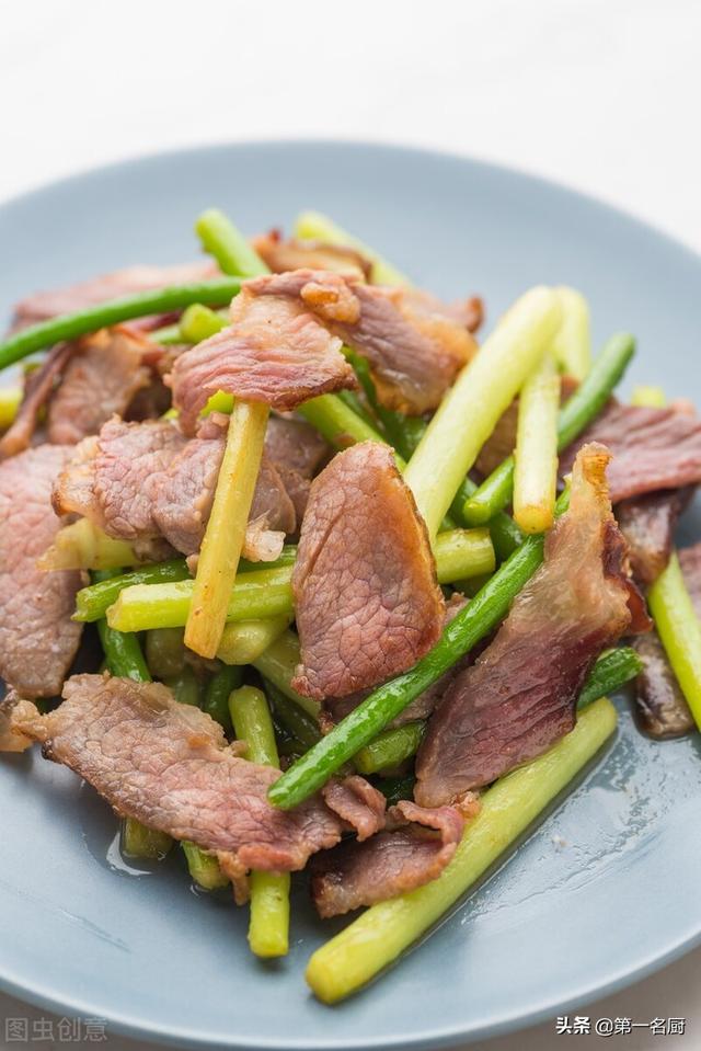 炖排骨汤的做法，清炖排骨汤的做法（放料越多越难吃）