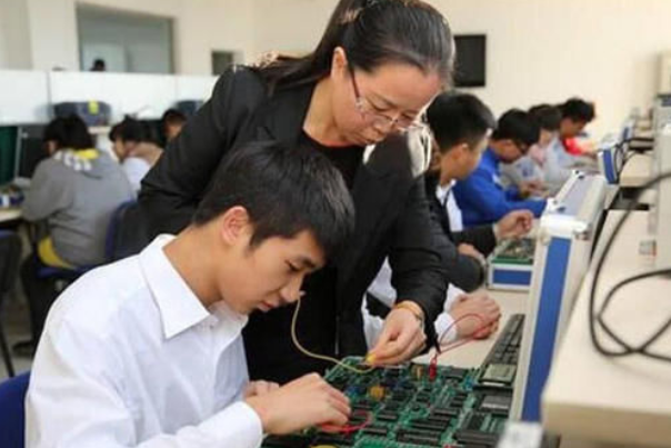 未来10年最适合男孩的专业，未来10年最适合男孩的专业有哪些（未来10年男生吃香的专业）