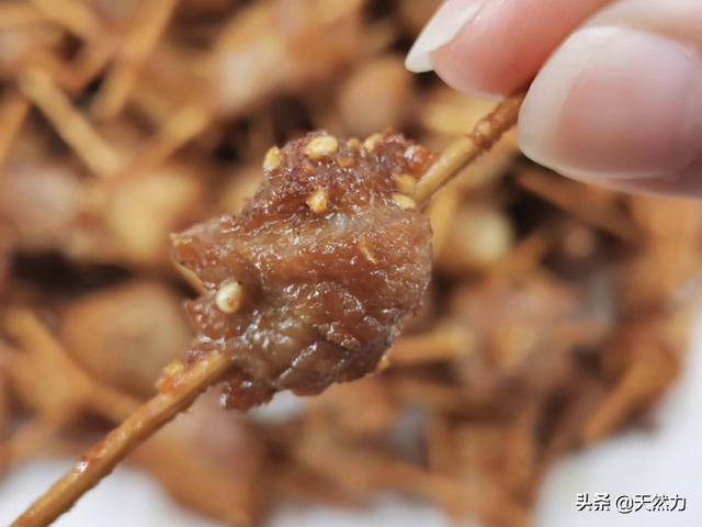 牙签肉的做法，外酥内嫩、酥香可口的牙签肉（牙签牛肉串的做法步骤）