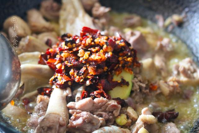 鸭子吃什么东西作为食物，鸭子吃什么（“入伏一只鸭）