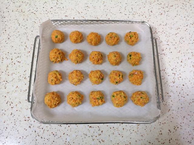 空气炸锅炸丸子，空气炸锅怎么做牛肉丸好吃（自制胡萝卜丸子）