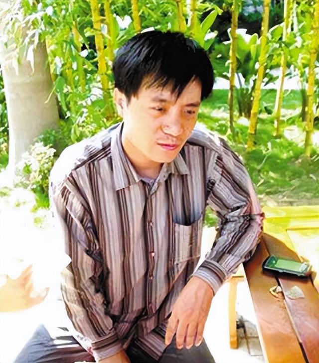 两岁小悦悦事件过程，那个被车撞倒、18人路过无视的两岁女童小悦悦