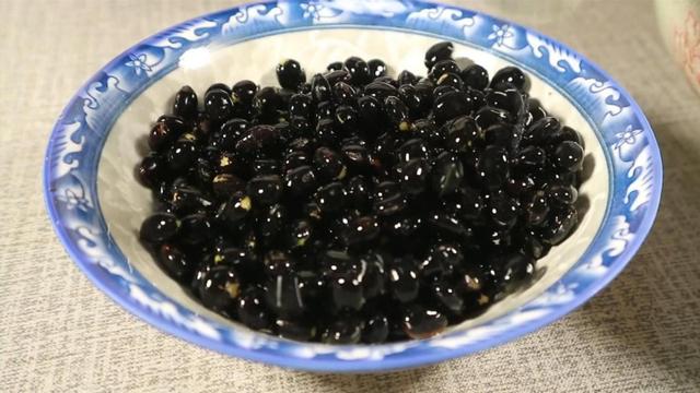 女人吃猪肝有什么好处，猪肝一周吃几次补血（多吃“4红3黑2绿”）