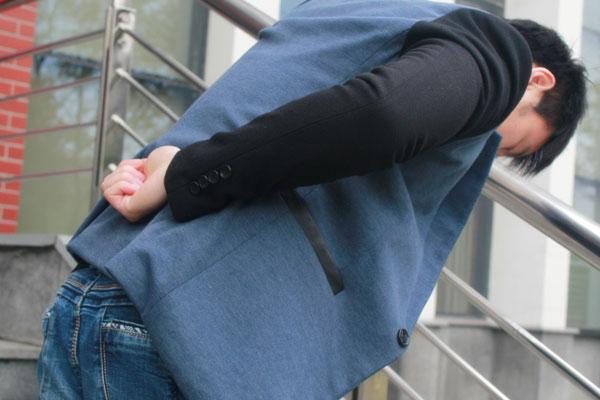 腰间盘突出怎么治疗最好的方法，腰间盘突出怎么治疗才是最好的方法（3种运动可以在家做）