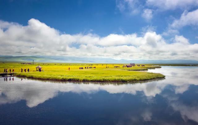 暑假去哪里旅游好，暑假去哪里旅游好玩2021（最适合去的12个美景地）