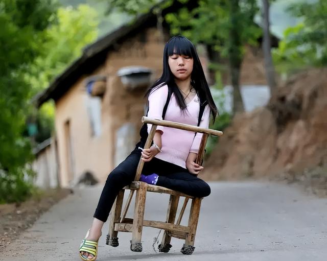 农村的漂亮姑娘，最漂亮的女人农村（河南农村漂亮“椅子姑娘”）