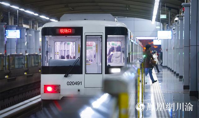 轻轨2号线全线站点线路图，新风貌丨打卡重庆轨道交通“最美车站”②单轨2号线