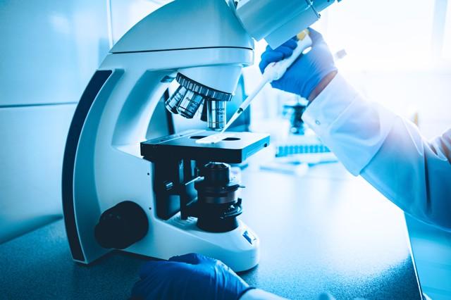 药学专业就业方向，药学专业的学生有哪些就业方向（本科毕业后有哪些选择）