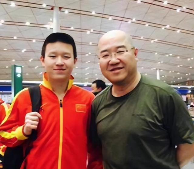 英达小儿子多少岁，英达次子被批啃老一无是处