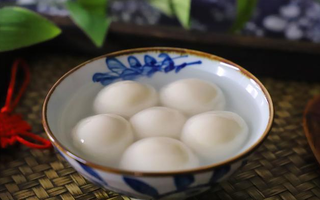 汤圆怎么煮好吃，怎么煮汤圆好吃（个个软糯香甜不开裂）