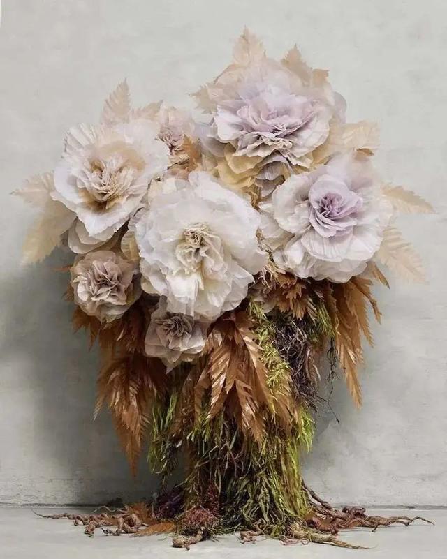 用卫生纸怎么做花，怎样用卫生纸做白花（她用纸种花，美成了童话）