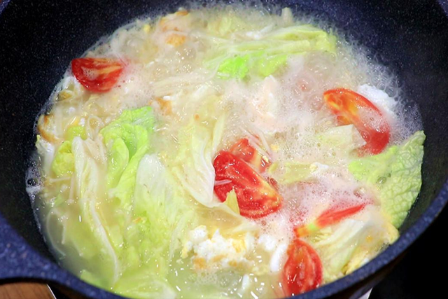 坐月子能吃哪些食物，产妇坐月子多吃哪些食物比较好（提醒中老年人：少吃面条米饭）
