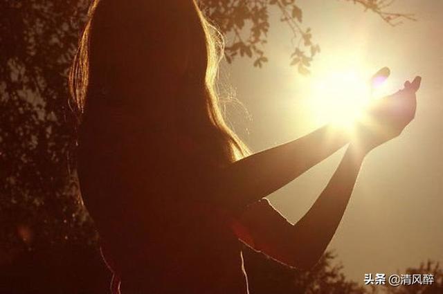 鼓励事业低谷男人的话，安慰男人压力大的暖话（人在低谷期发的励志说说）