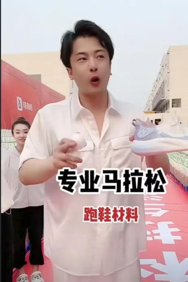 辛有志怎么火起来的，辛有志怎么红起来的（辛巴辛有志直播间卖爆单）