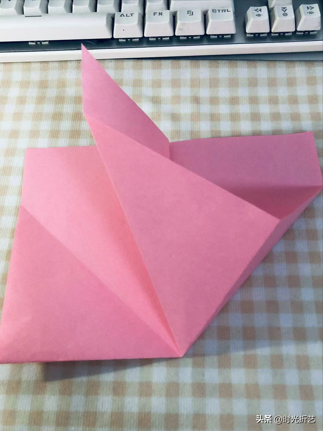 怎么用纸做一个盒子，怎样用纸来制作盒子（折纸教程之纸盒）
