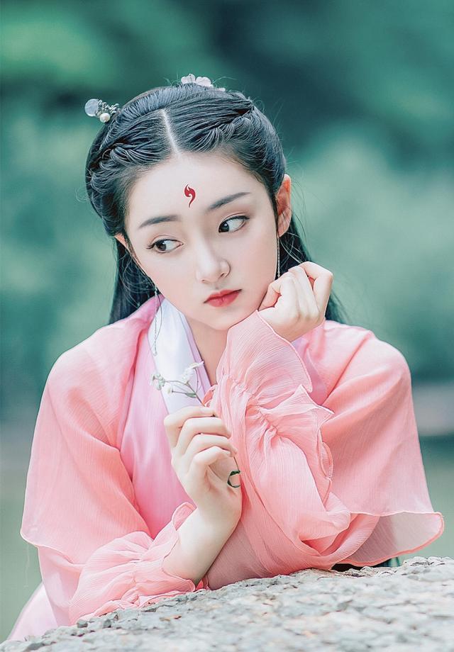 还记得演《红楼梦》的那群“小戏骨”吗？她们现在越来越漂亮了