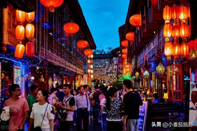 成都市区必去的景点，成都市区必去的十大景点（成都旅游必去的十大景点推荐）