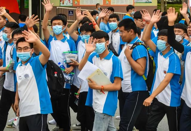 多少岁可以复读高三，高三复读生该如何减压（2023高考复读生恐超200万）