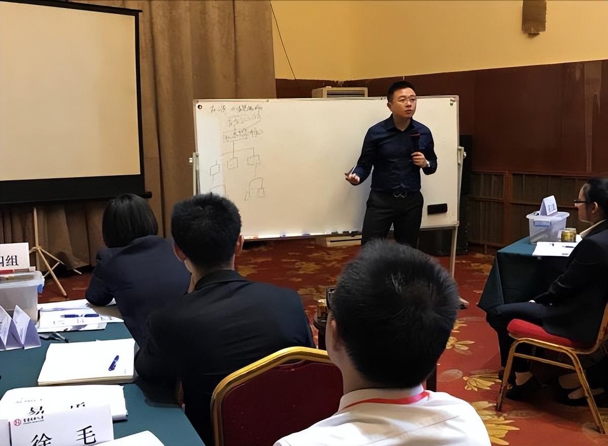 结构化表达三步法是哪三步，年终总结的攻略（结构演讲·三步学会职场公众表达）