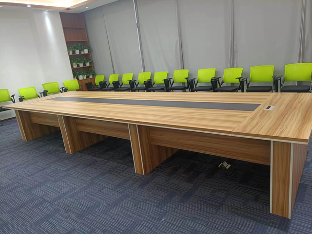 会议桌高度标准是多少多宽合适，会议桌的标准高度是多少（公司会议室如何选择会议桌大小）