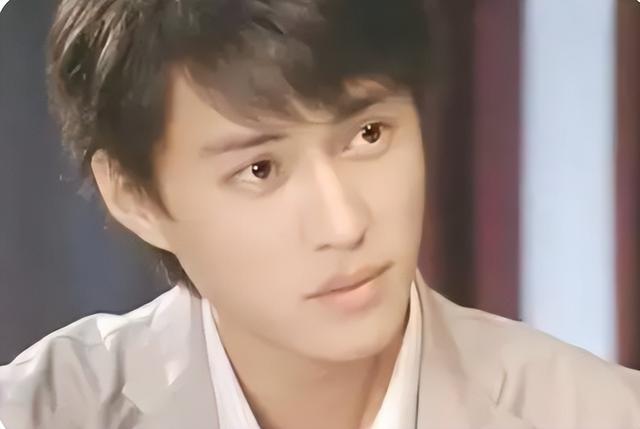 靳东有几个妻子，靳东的前妻（与二婚的江珊同居5年后）