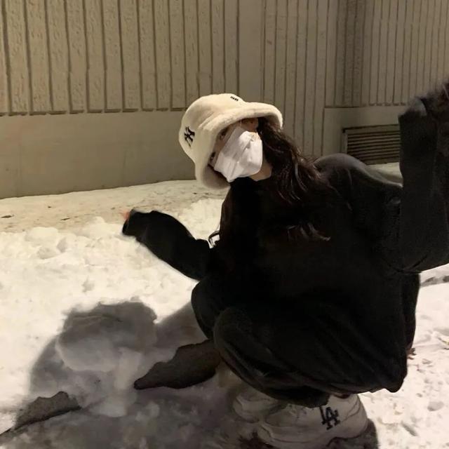 枯燥难过的头像微信，枯燥难过的头像（臭宝，该换微信头像啦）