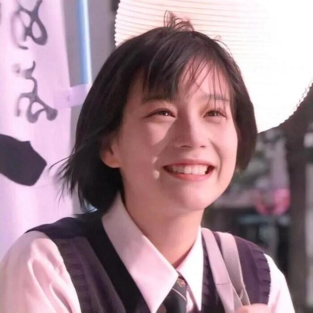 戴眼镜的女生头像，戴眼镜/女生/眼镜控微信（壁纸小馆：女生头像）