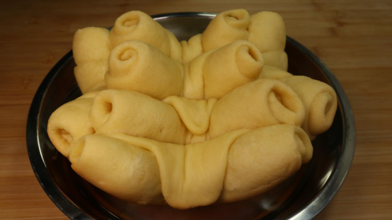 大蛋糕好吃的蛋糕做法，大蛋糕好吃的蛋糕做法大全（1碗面粉加3个鸡蛋）