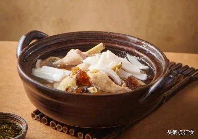 新鲜椰子肉最佳吃法，椰子肉怎么吃（椰肉桃露炖鸡、青柠椒麻贻贝、白灼芥兰）