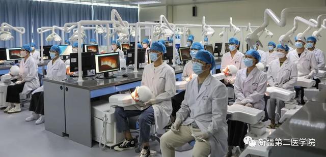 新疆第二医学院是公办吗，新疆第二医学院怎么样（我在新疆第二医学院等你）