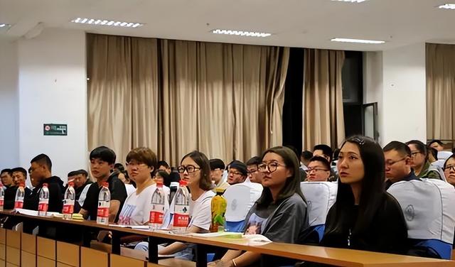 临床医学专硕好考吗，临床医学学硕专硕哪个好考些（考研后“身价”翻倍的4个专业）