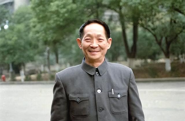 伟人的成长故事,伟人的成长故事30字(带领中国走向富强的7大伟人)