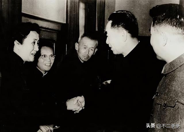 董竹君第二任丈夫，董竹君为何不再婚（董竹君和她近一个世纪的传奇人生）