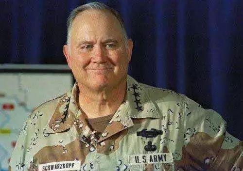 ＂责任、荣誉、国家＂西点军校校训，西点军校校训四句话（美国西点军校有哪些名人）