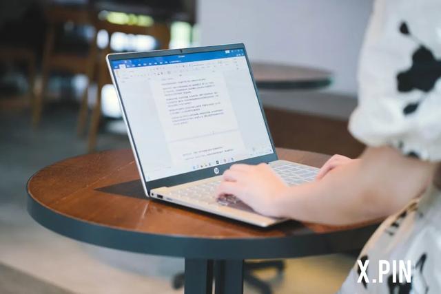 hp笔记本开机闪屏，电脑开机一直闪屏怎么办（可能会改变你对轻薄本的偏见）