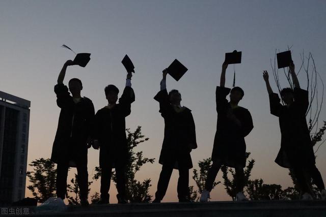 同事离职赠言8个字祝福，同事离别赠言8个字唯美（毕业季有哪些好的赠言文案）