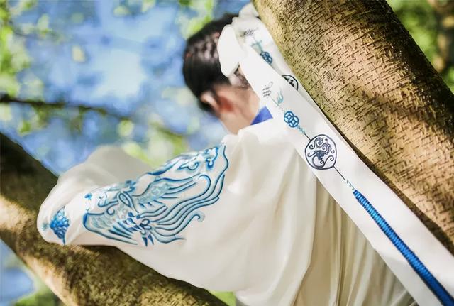 何日归家洗客袍，回家的诗句古诗（十首最为回味的古诗词）