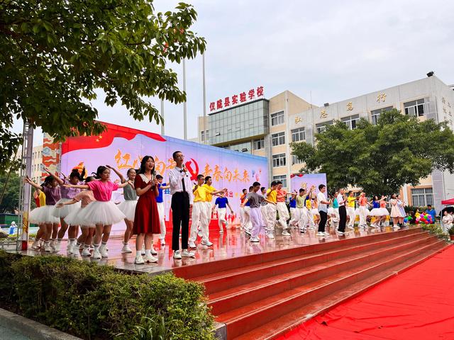 现代舞串词，青春活力现代舞串词（青春向未来”---仪陇县实验学校庆五四文艺演出）