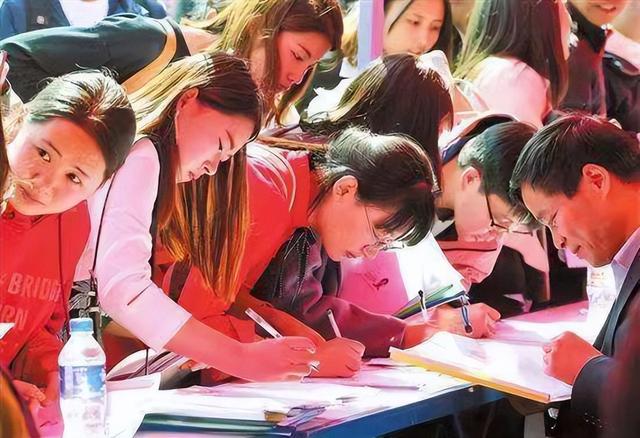 高考各大学录取分数线，本科大学的最低录取分数线都是多少_今年的高考录取分数线是多少（中国十大名校的录取分数线）