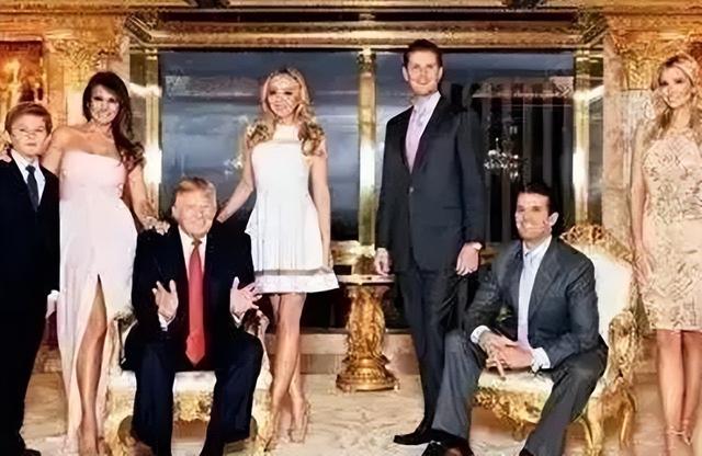 特朗普第一任妻子伊万卡简历，人前美丽端庄的伊万卡