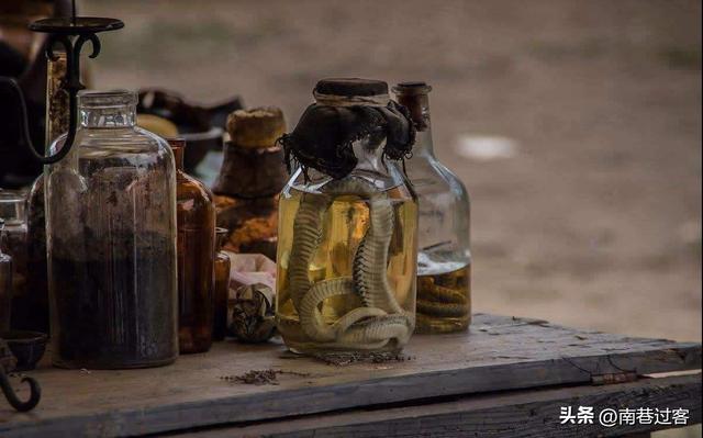 下蛊是什么意思，被蛊到是什么梗（为何历朝历代都要严惩养蛊之人）