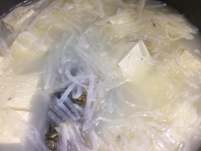 奶白鲫鱼豆腐汤，奶白鲫鱼豆腐汤的做法（鲫鱼豆腐汤这样做）