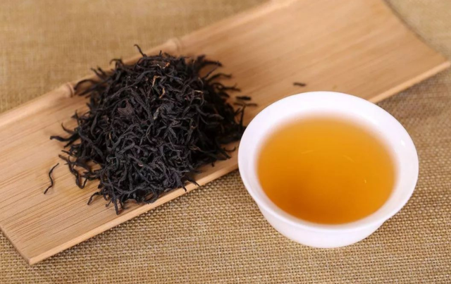 九龙茶是什么茶，九龙茶是什么茶种（山东一男子喝了10年的茶单走红网络）