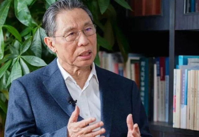 新冠肺炎早期症状，新冠肺炎早期症状会发冷吗（新冠肺炎的潜伏期有多长）