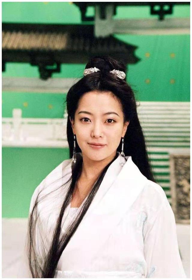 金喜善为女儿扮学生，冻龄女神 金喜善